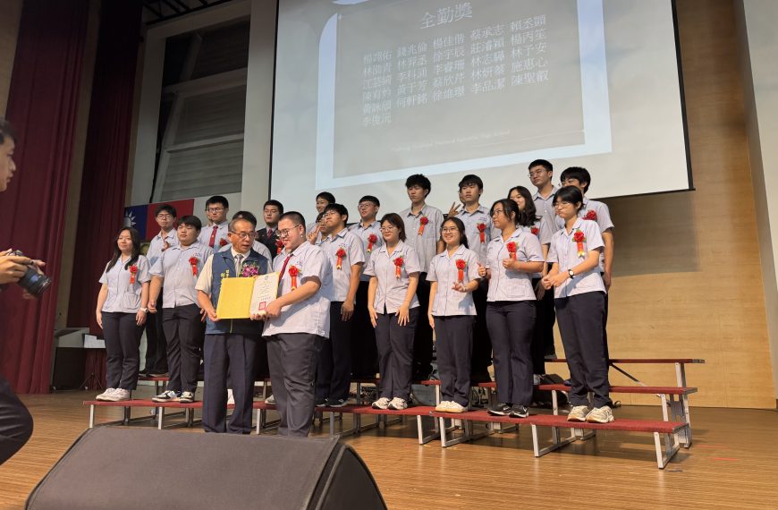 校友總會理事長邱春茂代表參加母校114年畢業典禮